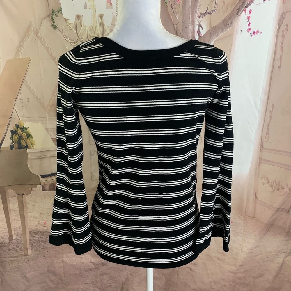 NEW WHBM Long sleeve V Neck Stripe - Picture 4 of 6